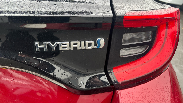 Toyota Yaris 1.5 Hybrid Design 5dr CVT Hybrid Hatchback